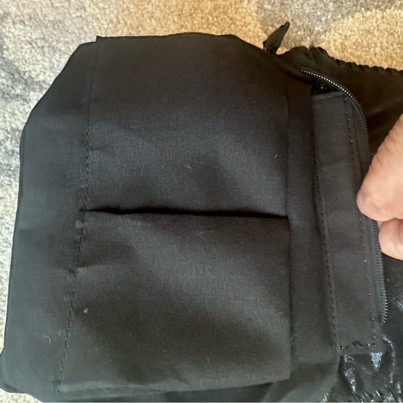 Black Chain-Embellished Women's Bag 😊😊 - Picture 4 of 6